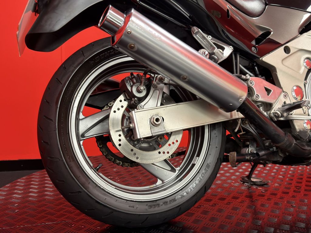 USED 2001 Y KAWASAKI ZZR600 TRADE BIKES AT TRADE PRICES LOW MILEAGE - VERY CLEAN BIKE