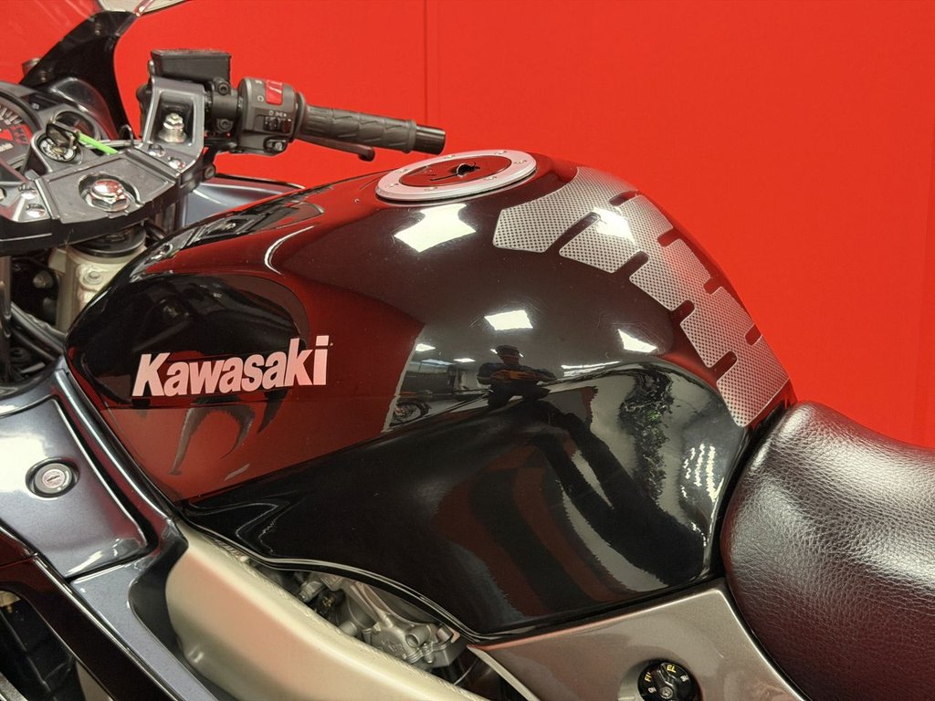 USED 2001 Y KAWASAKI ZZR600 TRADE BIKES AT TRADE PRICES LOW MILEAGE - VERY CLEAN BIKE
