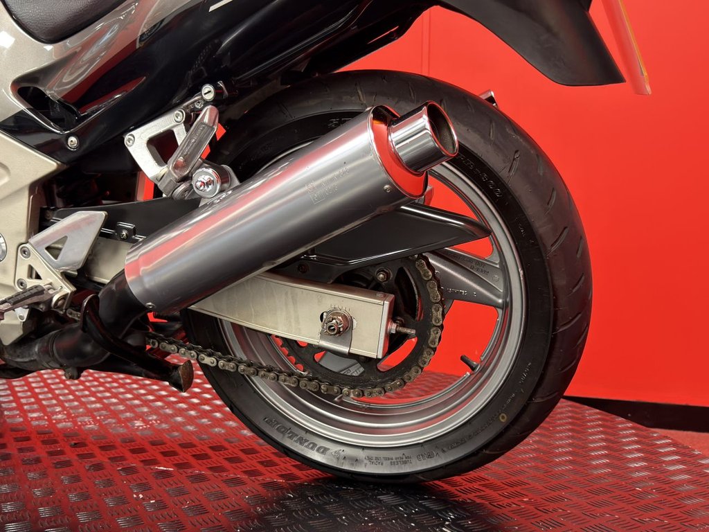 USED 2001 Y KAWASAKI ZZR600 TRADE BIKES AT TRADE PRICES LOW MILEAGE - VERY CLEAN BIKE