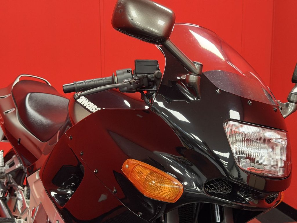 USED 2001 Y KAWASAKI ZZR600 TRADE BIKES AT TRADE PRICES LOW MILEAGE - VERY CLEAN BIKE