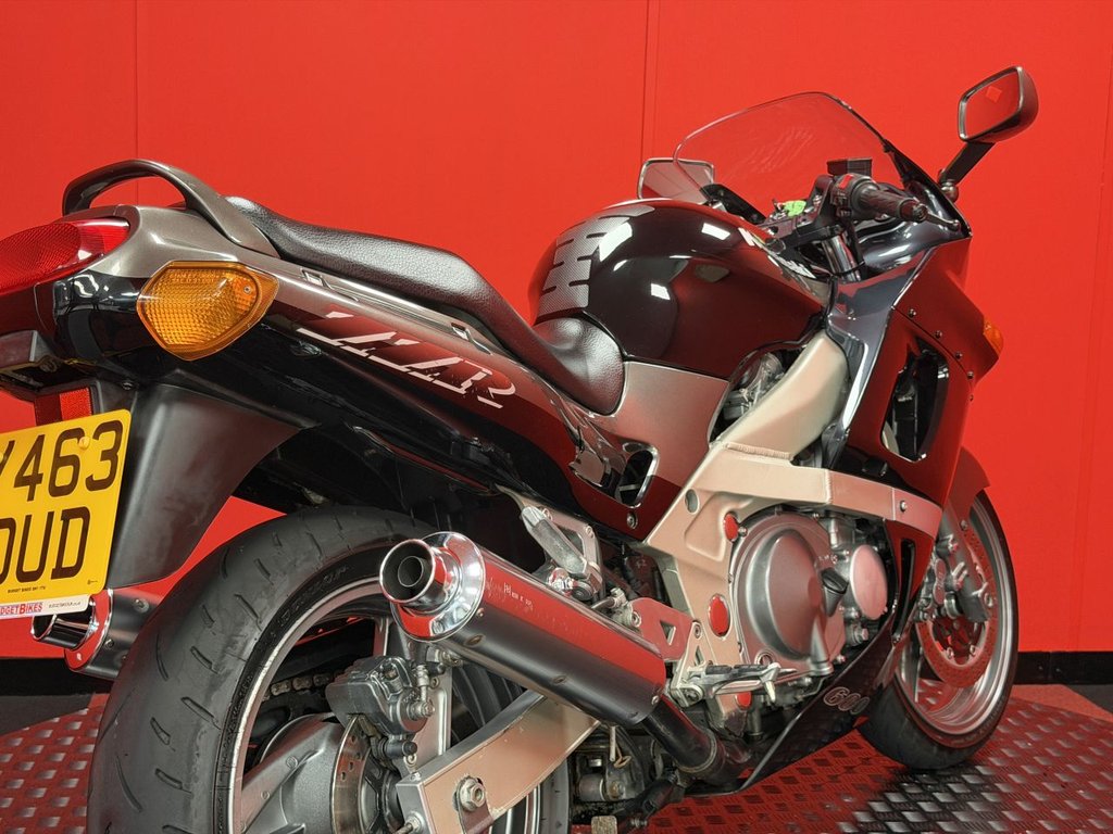 USED 2001 Y KAWASAKI ZZR600 TRADE BIKES AT TRADE PRICES LOW MILEAGE - VERY CLEAN BIKE
