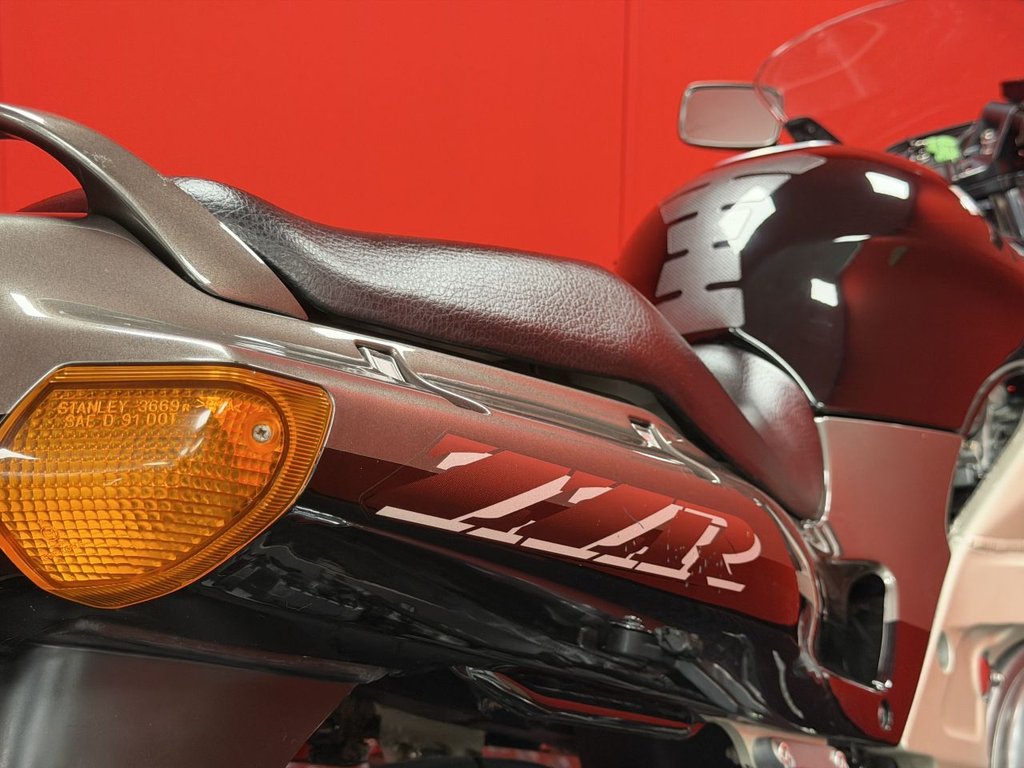 USED 2001 Y KAWASAKI ZZR600 TRADE BIKES AT TRADE PRICES LOW MILEAGE - VERY CLEAN BIKE