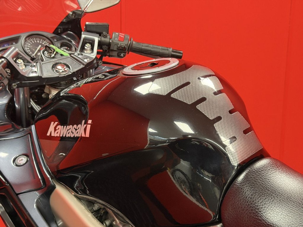 USED 2001 Y KAWASAKI ZZR600 TRADE BIKES AT TRADE PRICES LOW MILEAGE - VERY CLEAN BIKE