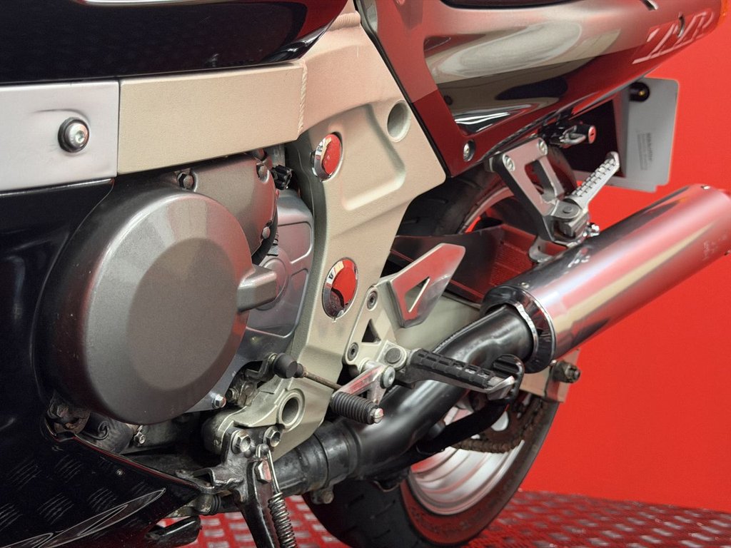 USED 2001 Y KAWASAKI ZZR600 TRADE BIKES AT TRADE PRICES LOW MILEAGE - VERY CLEAN BIKE