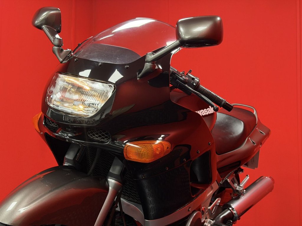 USED 2001 Y KAWASAKI ZZR600 TRADE BIKES AT TRADE PRICES LOW MILEAGE - VERY CLEAN BIKE