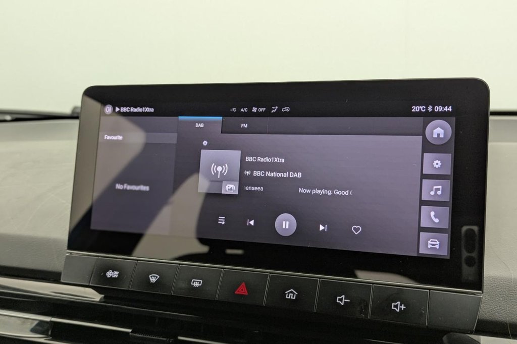 USED 2023 MG MG4 51kWh SE Hatchback 5dr Electric Auto (170 ps) 