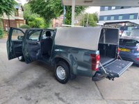 USED 2016 16 ISUZU D-MAX 2.5 TD 4x4 4dr 2016 Isuzu D-Max stands