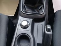 USED 2016 16 ISUZU D-MAX 2.5 TD 4x4 4dr 2016 Isuzu D-Max stands