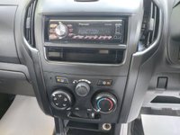 USED 2016 16 ISUZU D-MAX 2.5 TD 4x4 4dr 2016 Isuzu D-Max stands