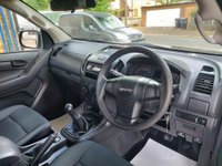 USED 2016 16 ISUZU D-MAX 2.5 TD 4x4 4dr 2016 Isuzu D-Max stands