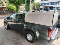 USED 2016 16 ISUZU D-MAX 2.5 TD 4x4 4dr 2016 Isuzu D-Max stands