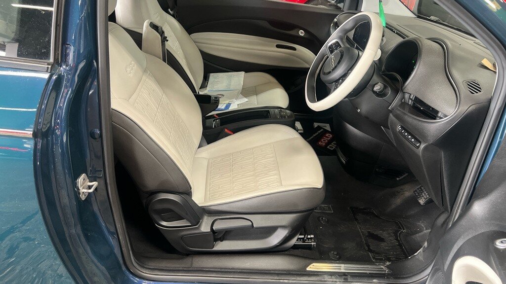 USED 2022 22 FIAT 500E 42kWh La Prima Hatchback 3dr Electric Auto (118 ps) 