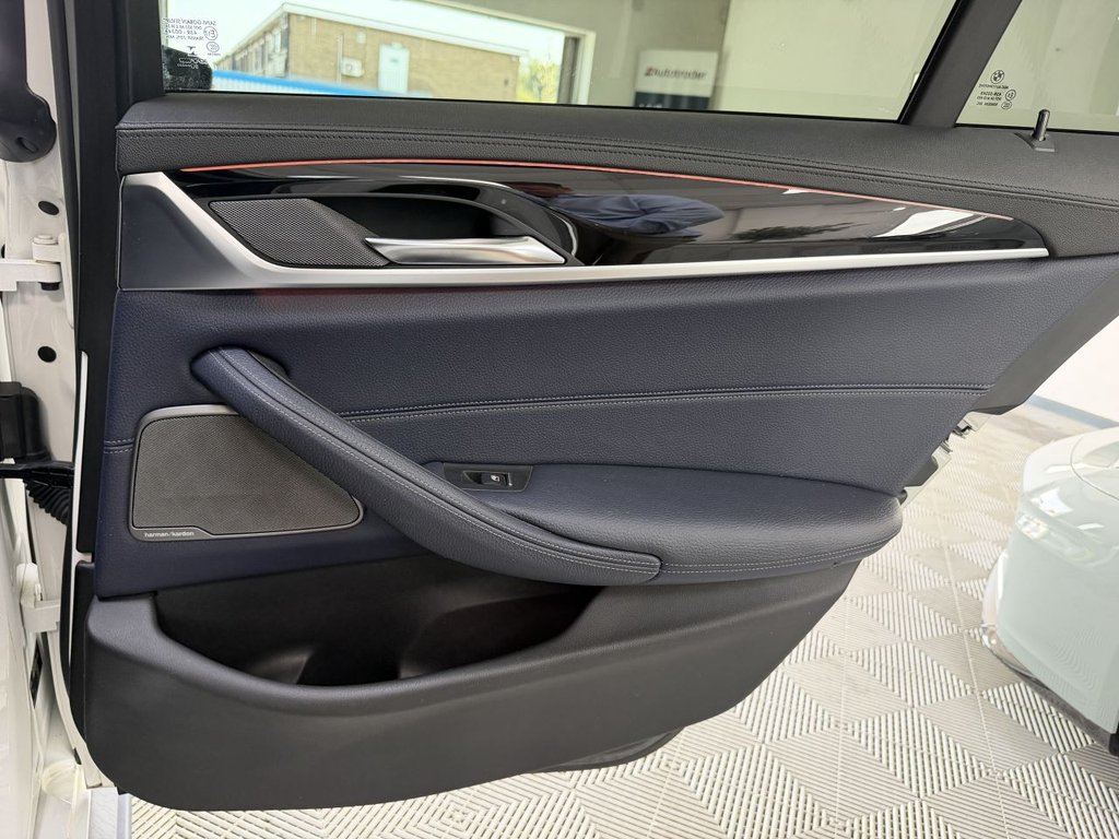 USED 2017 G BMW 5 SERIES 2.0 520d M Sport Saloon 4dr Diesel Auto xDrive Euro 6 (s/s) (190 ps) 