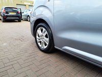 USED 2021 71 VAUXHALL VIVARO 2.0 Turbo D 3100 Elite Panel Van 5dr Diesel Manual L2 H1 Euro 6 (s/s) (120 ps) 