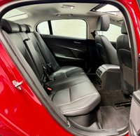USED 2016 16 JAGUAR XE 2.0d Portfolio Saloon 4dr Diesel Auto Euro 6 (s/s) (180 ps) 