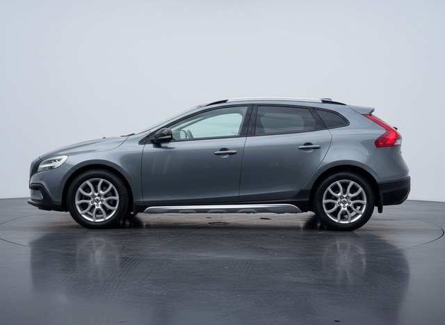 View our Volvo V40 Cross Country 1.5 T3 GPF Nav Plus Hatchback 5dr Petrol Auto Euro 6 (s/s) (152 ps)