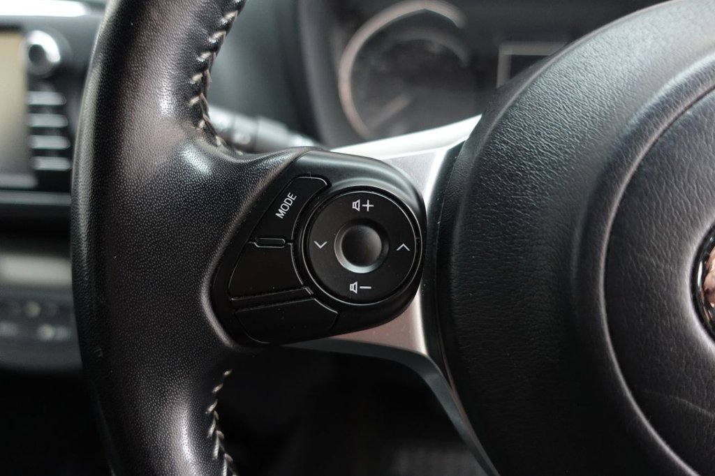 2020 Toyota Yaris — image 17