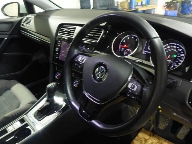 View our VOLKSWAGEN GOLF