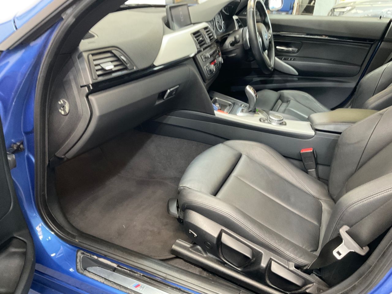 2015 BMW 3 SERIES GRAN TURISMO 3.0 330d M Sport GT 5dr Diesel Auto xDrive Euro 6 (s/s) (258 ps) - vehicle photo 13 for sale on PureCar
