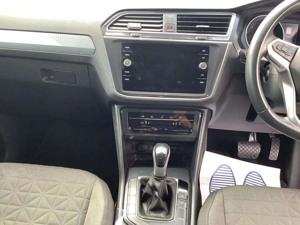 2023 Volkswagen Tiguan — image 7