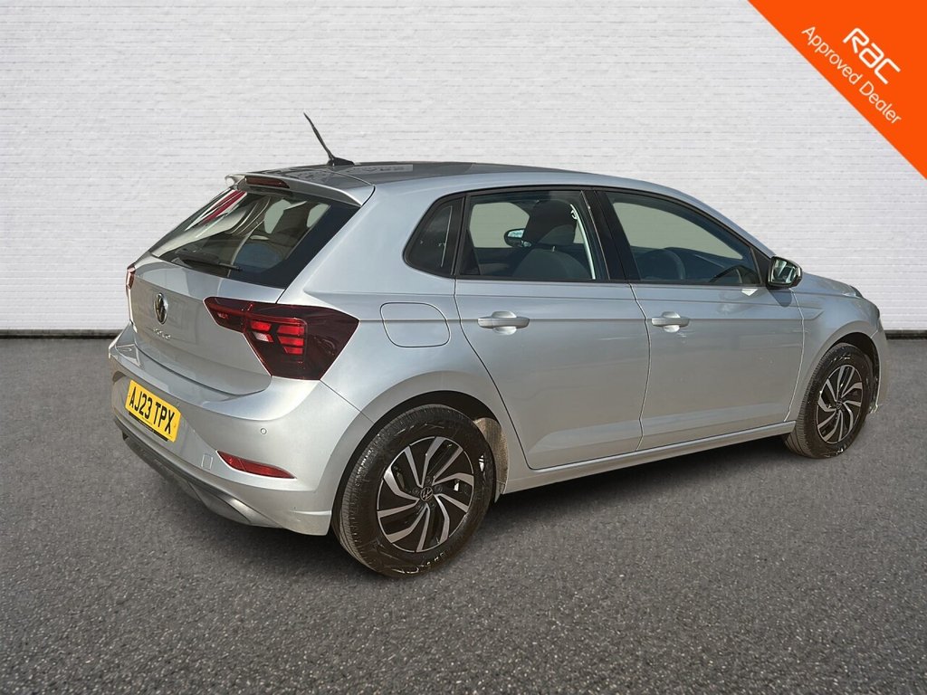 2023 Volkswagen Polo — image 3