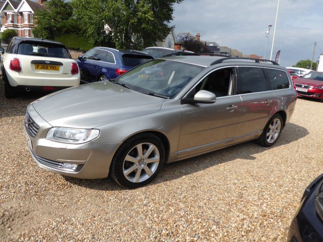 View our VOLVO V70