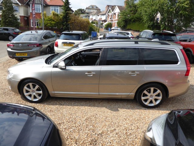 View our VOLVO V70