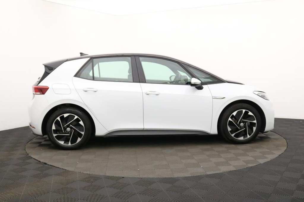 USED 2022 71 VOLKSWAGEN ID.3 Pro Performance 58kWh Life Hatchback 5dr Electric Auto (204 ps) Car Play, 18" Alloys, Sensors