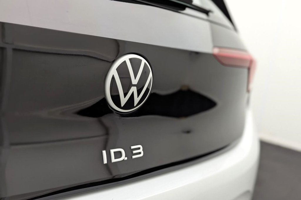 USED 2022 71 VOLKSWAGEN ID.3 Pro Performance 58kWh Life Hatchback 5dr Electric Auto (204 ps) Car Play, 18" Alloys, Sensors