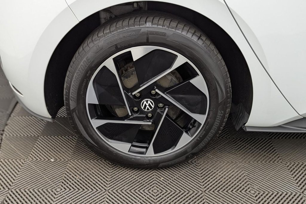 USED 2022 71 VOLKSWAGEN ID.3 Pro Performance 58kWh Life Hatchback 5dr Electric Auto (204 ps) Car Play, 18" Alloys, Sensors