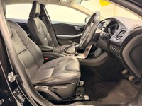 USED 2016 16 VOLVO V40 CROSS COUNTRY 2.0 D2 Pro Hatchback 5dr Diesel Manual Euro 6 (s/s) (120 ps) 9 SERVICES-&pound;20 TAX-SAT NAV-DAB-LEATHER-PARKING SENSORS-BLUETOOTH