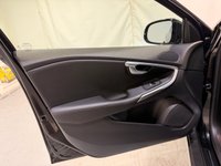 USED 2016 16 VOLVO V40 CROSS COUNTRY 2.0 D2 Pro Hatchback 5dr Diesel Manual Euro 6 (s/s) (120 ps) 9 SERVICES-&pound;20 TAX-SAT NAV-DAB-LEATHER-PARKING SENSORS-BLUETOOTH