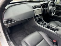 USED 2018 68 JAGUAR XE 2.0i GPF R-Sport Saloon 4dr Petrol Auto Euro 6 (s/s) (200 ps) - SAT NAV - HEATED LEATHER - REVERSE CAMERA - P/SENSORS - BLUETOOTH - CRUISE