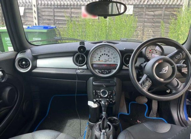 View our MINI CONVERTIBLE