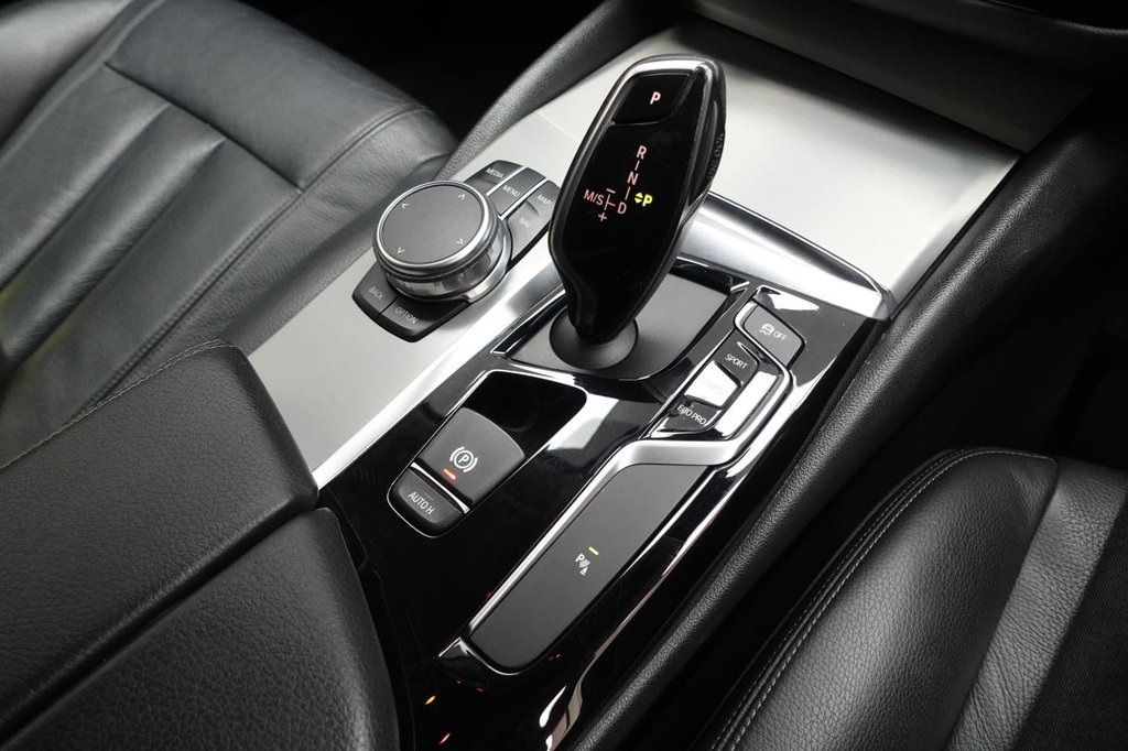 2018 BMW 5 Series — image 31