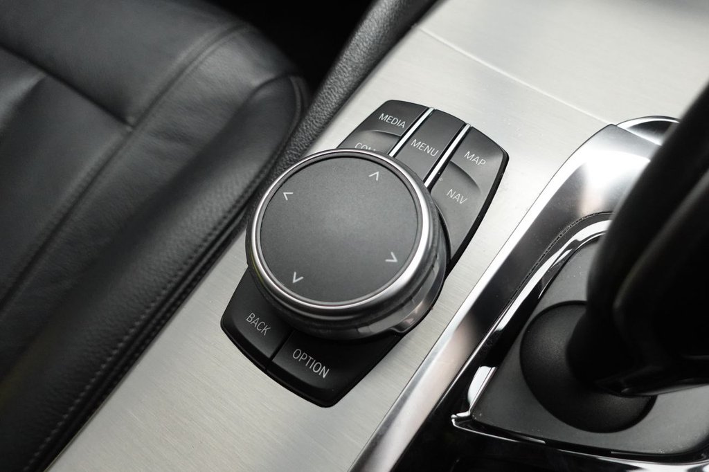 2018 BMW 5 Series — image 32