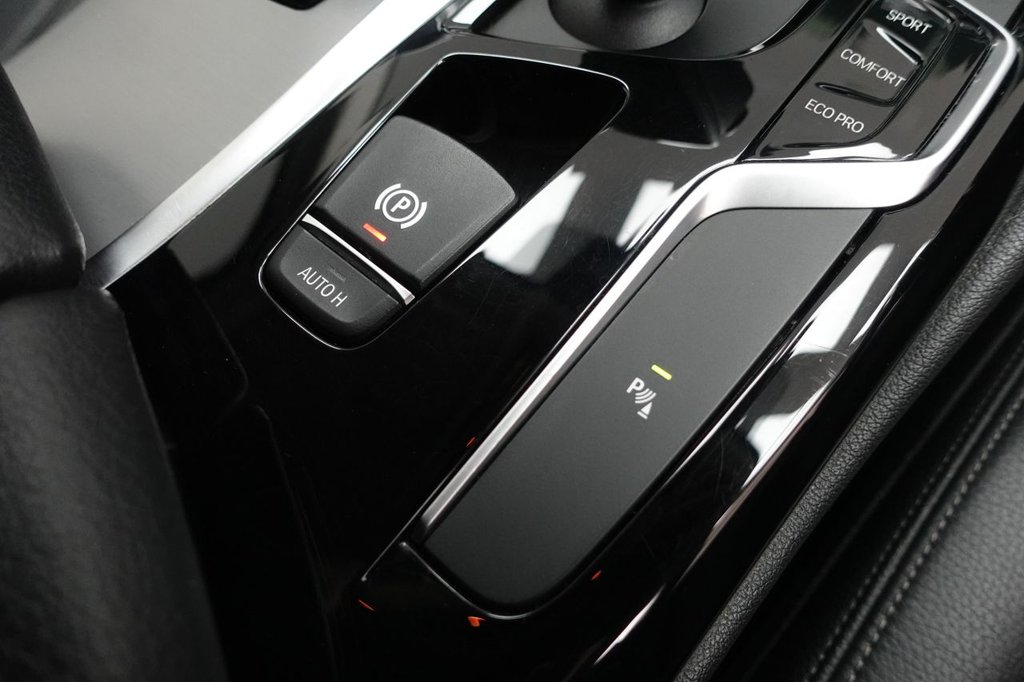 2018 BMW 5 Series — image 35