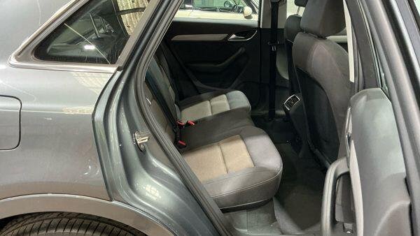 View our AUDI Q3