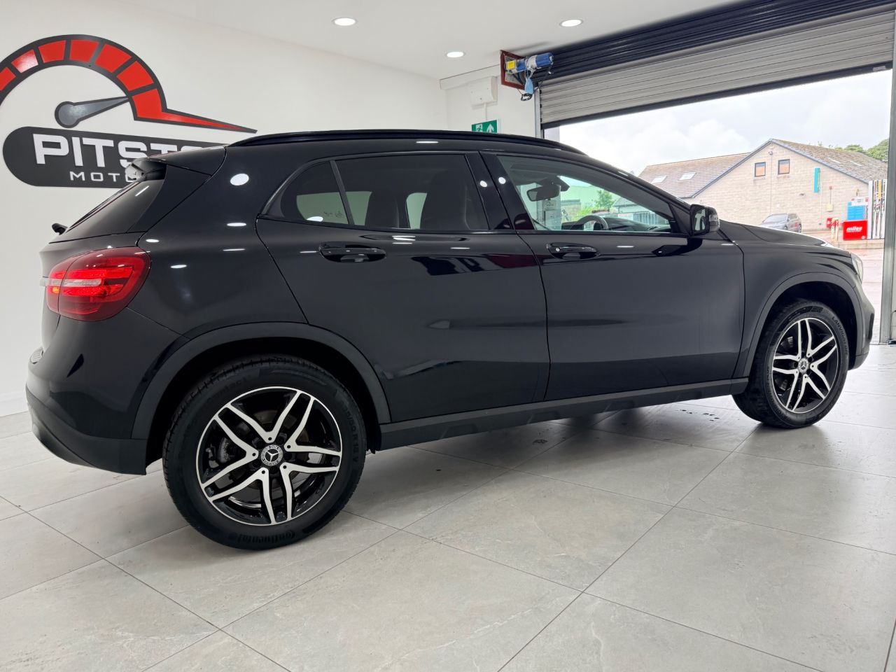 2019 MERCEDES GLA 1.6 GLA180 GPF Urban Edition SUV 5dr Petrol 7G-DCT Euro 6 (s/s) (122 ps) - vehicle photo 6 for sale on PureCar