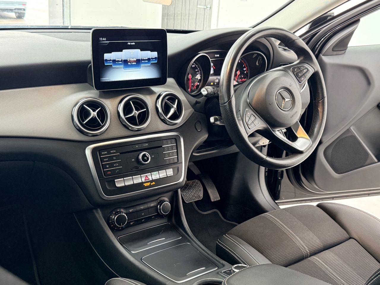 2019 MERCEDES GLA 1.6 GLA180 GPF Urban Edition SUV 5dr Petrol 7G-DCT Euro 6 (s/s) (122 ps) - vehicle photo 34 for sale on PureCar