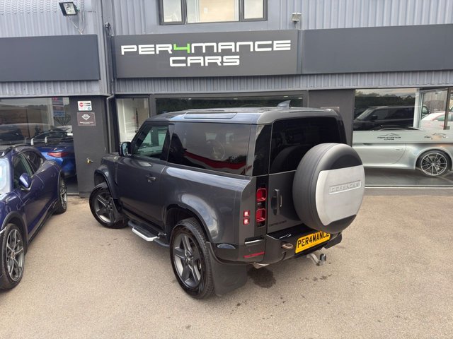 View our LAND ROVER DEFENDER 90
