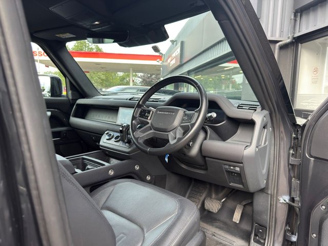 View our LAND ROVER DEFENDER 90