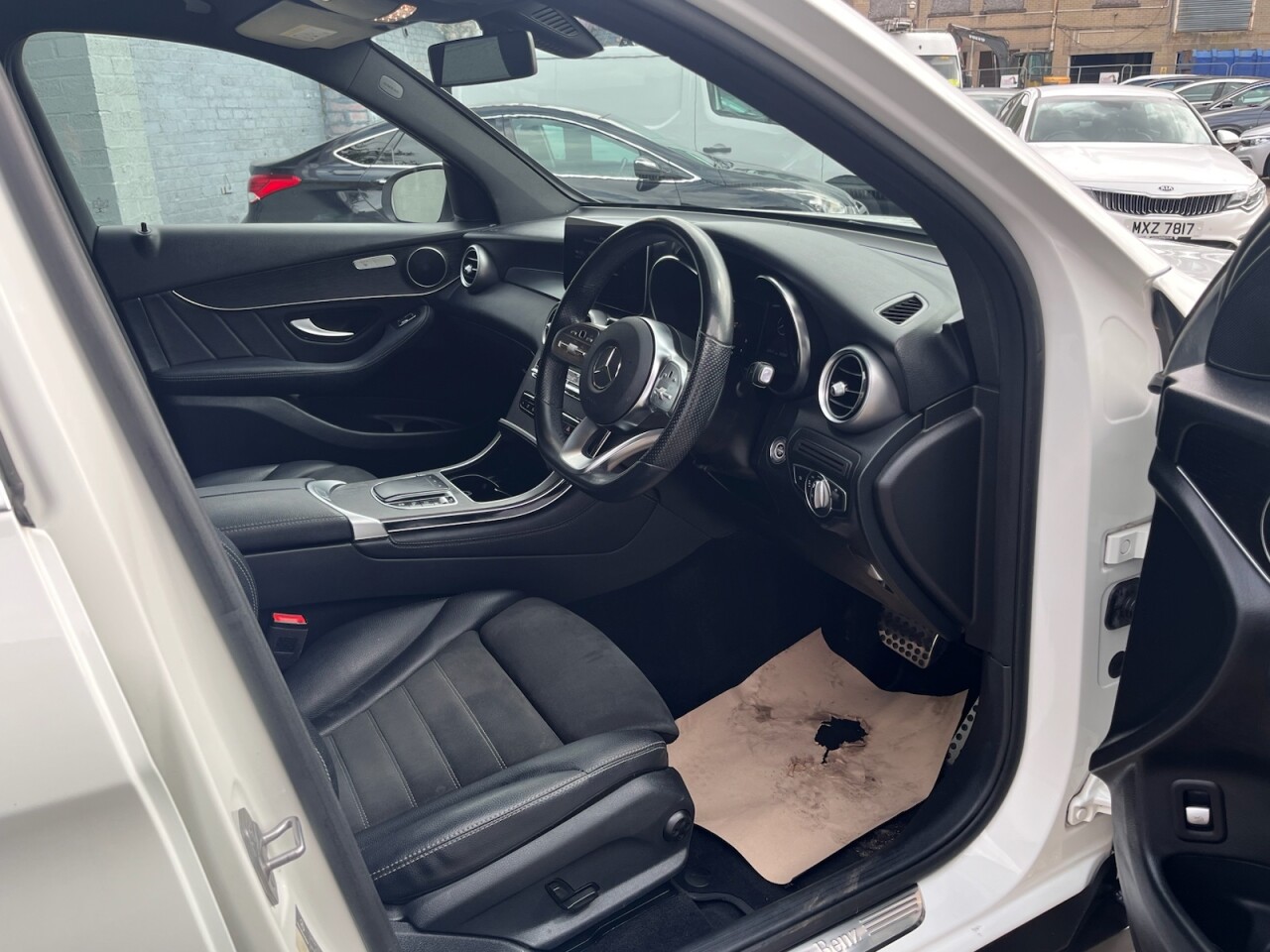 2020 MERCEDES GLC 2.0 GLC220d AMG Line SUV 5dr Diesel G-Tronic+ 4MATIC Euro 6 (s/s) (194 ps) - vehicle photo 19 for sale on PureCar