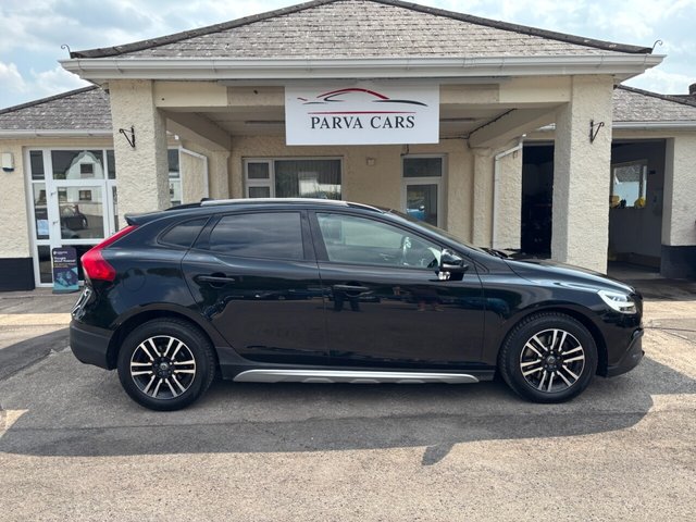 View our VOLVO V40 CROSS COUNTRY