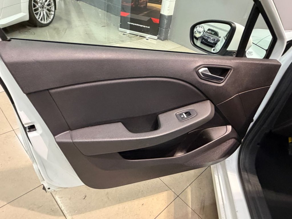 USED 2021 21 RENAULT CLIO 1.0 TCe Iconic Hatchback 5dr Petrol Manual Euro 6 (s/s) (90 ps) 