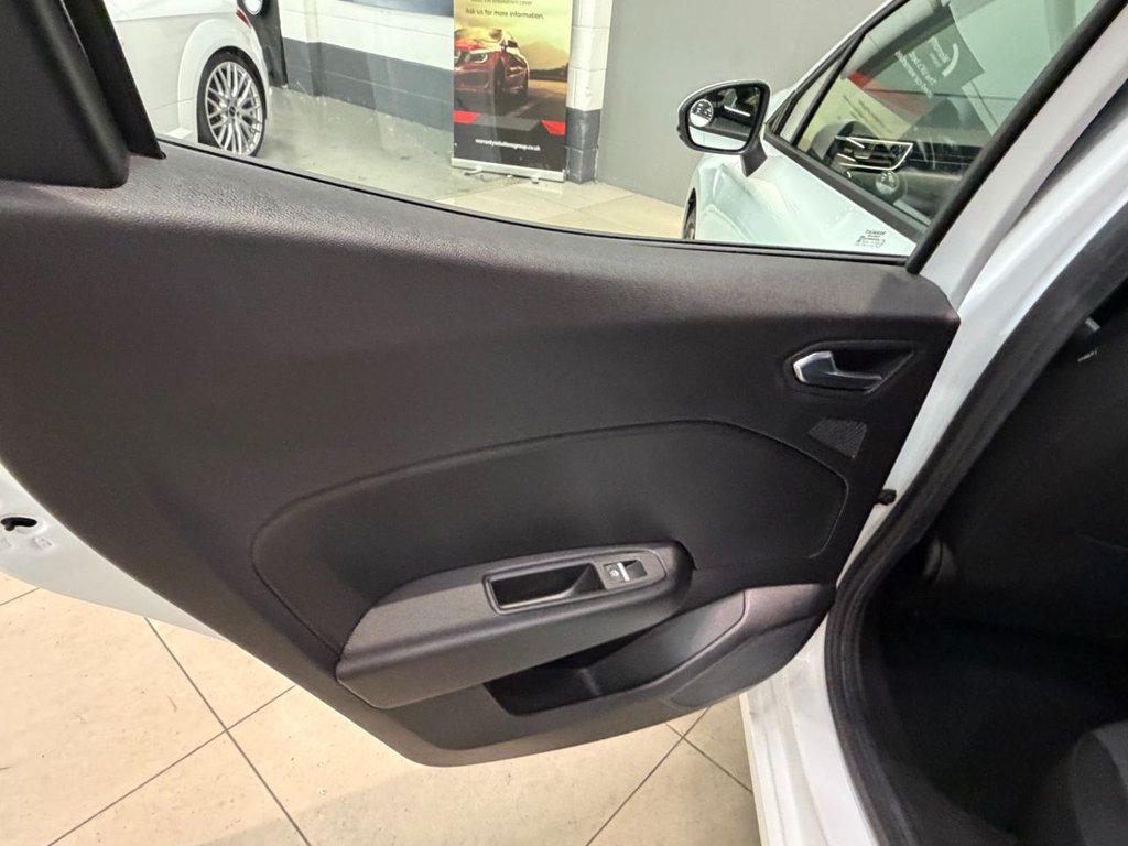 USED 2021 21 RENAULT CLIO 1.0 TCe Iconic Hatchback 5dr Petrol Manual Euro 6 (s/s) (90 ps) 