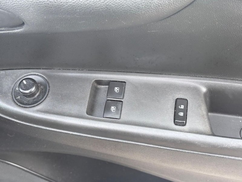 2018 Vauxhall Viva in grey — photo 14 of 17