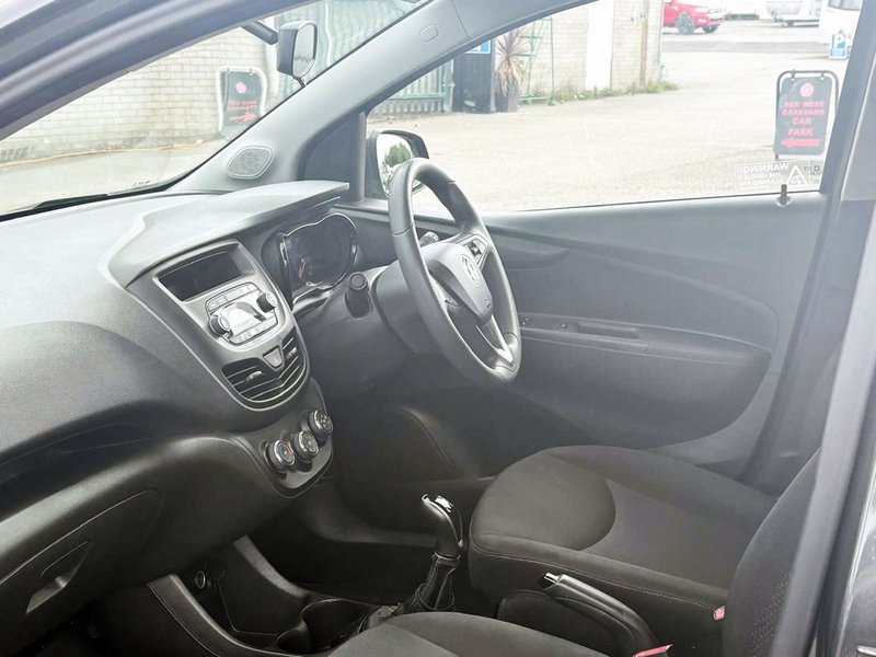2018 Vauxhall Viva in grey — photo 11 of 17