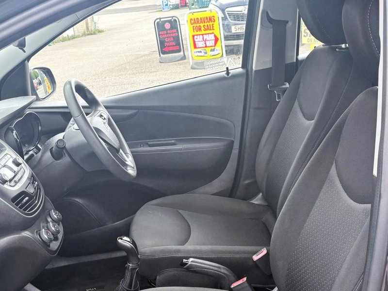 2018 Vauxhall Viva in grey — photo 12 of 17
