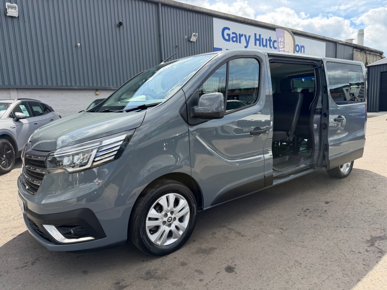 2024 RENAULT TRAFIC 2.0 dCi LL30 Extra Minibus Double Cab 5dr Diesel EDC L2 H1 Euro 6 (s/s) (9 - vehicle photo 13 for sale on PureCar